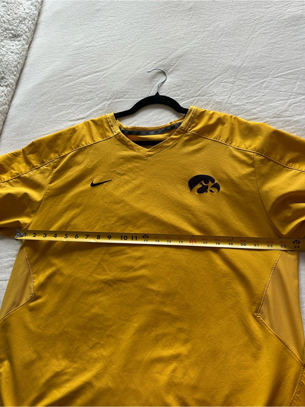 Nike Men’s Yellow Iowa Hawkeyes Short-Sleeve Performance Tee size XL